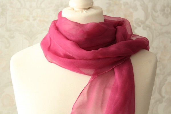 Schal aus Seiden Chiffon weinrot Handarbeit